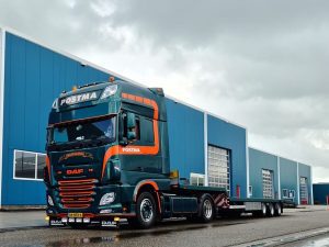 Postma; DAF XF SUPER SPACE CAB 4X2 SEMI LOWLOADER – 3 AXLE