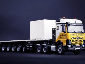 Aertssen Mercedes-Benz Arocs StreamSpace 6×4 med Nooteboom 6-axel motviktstrailer och 10ft container