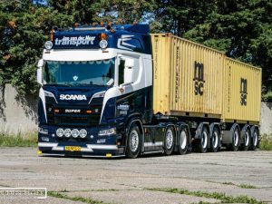 JAN VAN DER MEER; SCANIA R HIGHLINE CR20H 6X2 TWIN STEER 2 CONNECT KOMBITRAILER 2+3 AXLAR + 2X 20FT BEHÅLLARE