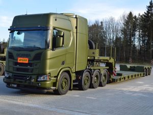 FÖRSVARET DANSKA ARMÉN; SCANIA R HIGHLINE CR20H 8X4 LÅGLASTARE PENDEL X - 3 AXLAR