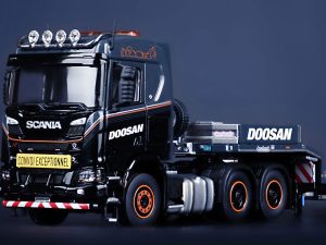 DOOSAN  SCANIA XT 6X4 MIDDLE ROOF WITH NOOTEBOOM MCOS 3 AXLE SEMI LOW LOADER WITH RAMPS