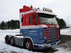 JENS H. PETERSEN; SCANIA 3 SERIES STREAMLIN 6X2 TWIN STYR