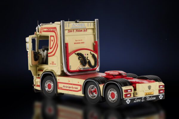 LARS. E NIELSEN SCANIA R MIDDLE ROOF 6X2 - Bild 2