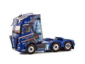 FLEMMING M. LARSEN; VOLVO FH5 GLOBETROTTER XL 6X2 TWIN STEER