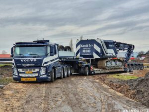 KANDT B.V.; VOLVO FM4 SLEEPER CAB 8X4 LOW LOADER PENDEL X WITH 1 AXLE DOLLY – 5 AXLE