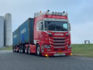 BROR VAN DER WINDT TRANSPORT BV; SCANIA R HIGHLINE CR20H 6X2 TWIN STEER 2CONNECT KOMBITRAILER – 2+3 AXLAR + 2X 20FT BEHÅLLARE