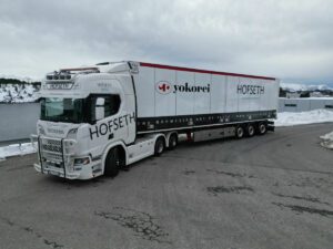 HOFSETH; SCANIA R HIGHLINE CR20H 6X4 REFFER TRAILER – 3 AXLIG