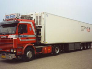 HANS PAYSEN; SCANIA 3 SERIES 4X2 KYLLSLÄPVAGN – 3 AXLAR