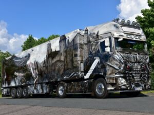 HEIDE LOGISTIK; DAF XF SUPER SPACE CAB MY2017 4X2 REEFFER TRAILER – 3 AXLAR