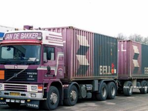 JAN DE BAKKER; VOLVO F12 GLOBETROTTER RIGED CONTAINER TRUCK 8X2 TAG AXLE CONTAINER DRAWBAR TRAILER – 3 AXLE + 2X 20FT CONTAINER