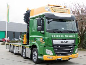 BOERMAN; DAF CF SPACE CAB MY2017 RIGED FLAT BED TRUCK WITH PALFINGER PK 65002 SH + JIB 8X2 TAG AXLE FLAT BED TRAILER – 3 AXLE
