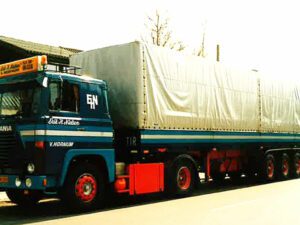 ERIK H NIELSEN; SCANIA 1 SERIES 4X2 CLASSIC CURTAINSIDE TRAILER – 3 AXLE