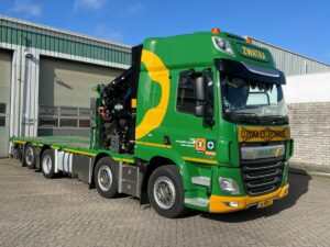 ZWATRA; DAF CF SPACE CAB MY2017 RIGED FLAT BED TRUCK WITH PALFINGER PK 65002 SH + JIB 8X2 TAG AXLE FLAT BED TRAILER – 3 AXLE