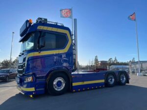 JB Bilbärning Scania Normal 6×4 med Broshuis 4 axel trailer