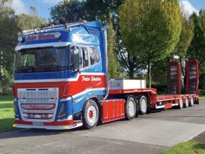 PWT; VOLVO FH5 GLOBETROTTER 6X2 TAG AXLE SEMI LOWLOADER WITH RAMPS – 3 AXLE
