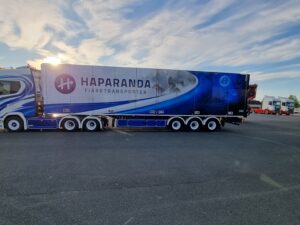 HAPARANDA FJÄRRTRANSPORT; SCANIA S HIGHLINE CS20H 6X2 TAG AXLE REEFER TRAILER – 3 AXLE