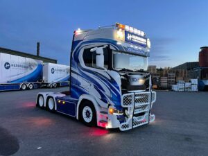 HAPARANDA FJÄRRTRANSPORT; SCANIA S HIGHLINE CS20H 6X2 TAG AXLE REEFER TRAILER – 3 AXLE