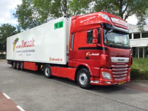 VAN DER KWAAK; DAF XF SUPER SPACE CAB MY2017 4X2 REEFFER TRAILER – 3 AXLAR