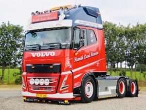 HENRIK LUND HANSEN; VOLVO FH5 GLOBETROTTER XL 6X2 TAG AXLE