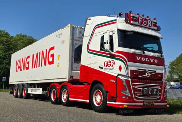 F&R Transport; VOLVO FH5 GLOBETROTTER 6X2 TWIN STEER FLEX CONTAINER TRAILER - 3 AXLE + 40FT REEFER CONTAINER CARRIER