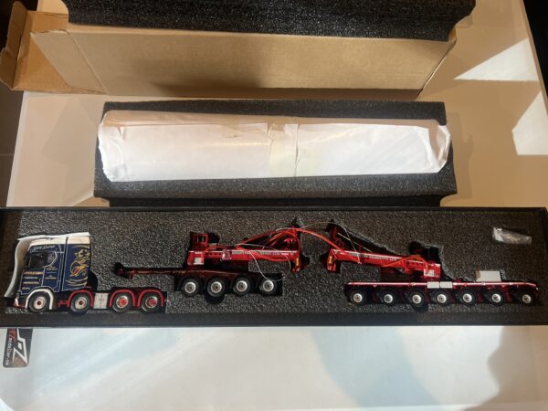 McFadyens; SCANIA S HIGHLINE CS20H ​​8X4 VINDKVARNSTRAILER MED 4 AXLAR DOLLY - 7 AXLAR + TORN