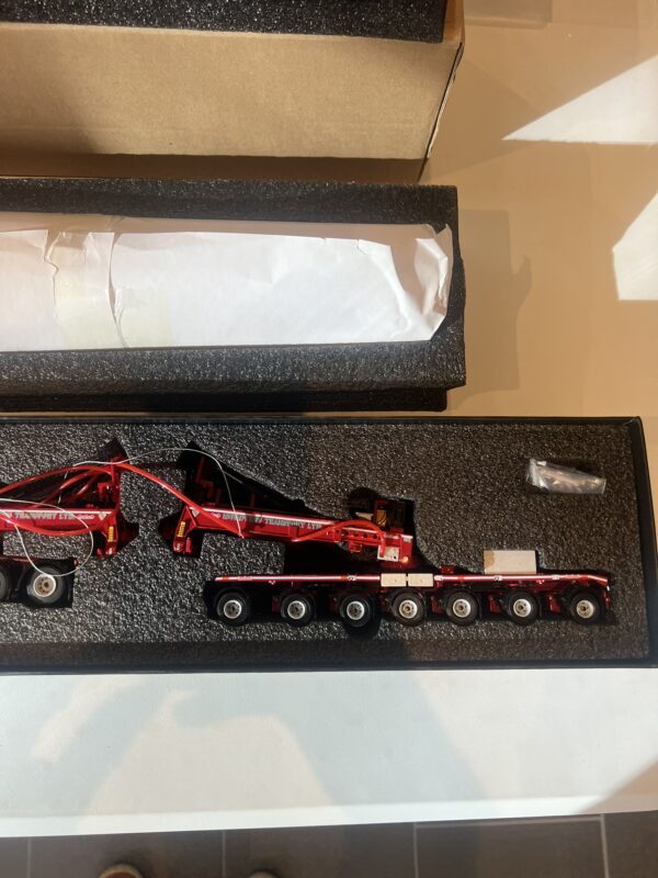 McFadyens; SCANIA S HIGHLINE CS20H ​​8X4 VINDKVARNSTRAILER MED 4 AXLAR DOLLY - 7 AXLAR + TORN - Bild 3
