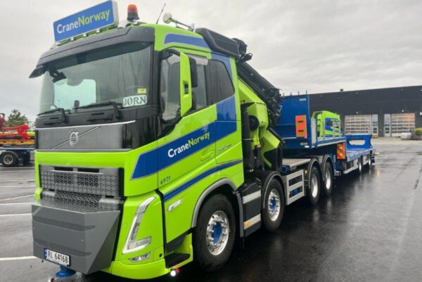 Crane Norge; VOLVO FH5 SLEEPER CAB 8X4 MED PALFINGER PK 92002 SH + JIB
