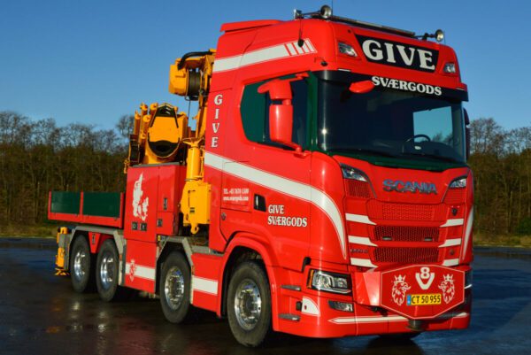 Give; SCANIA S HIGHLINE CS20H 8X4 WITH PALFINGER PK 165.002 TEC 7 + JIB DEMOUNTABLE BODY
