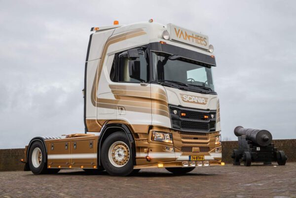 Van Hees; SCANIA R HIGHLINE CR20H 4X2