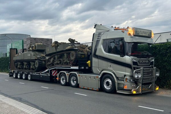 Dijkstra; SCANIA R NORMAL CR20N 6X2 TAG AXLE SEMI LOW LOADER WITH RAMPS - 4 AXLE