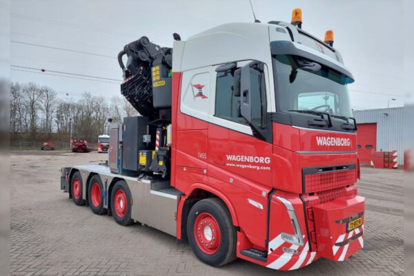 Wagenborg Nedlift; VOLVO FH5 GLOBETROTTER 8X2 TAG AXLE WITH PALFINGER PK 92002 SH + JIB