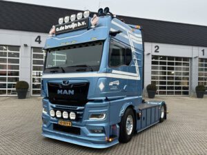 A. de Bruijn; MAN TGX GX 4X2