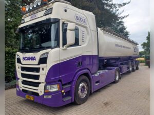 BDE dienstverlening bv; SCANIA R HIGHLINE CR20H 4X2 ANIMALFEED BULK TRAILER – 3 AXLE