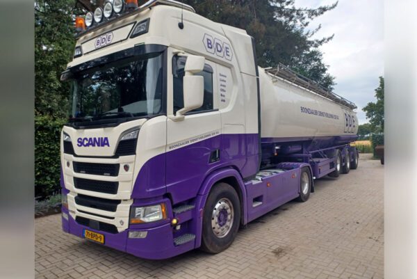 BDE dienstverlening bv; SCANIA R HIGHLINE CR20H 4X2 ANIMALFEED BULK TRAILER - 3 AXLE