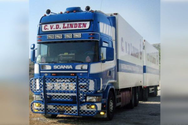 C. v.d. Linden; SCANIA R4 TOPLINE RIGED REEFER TRUCK 6X2 TAG AXLE RIGED REEFER DRAWBAR TURNTABLE TRAILER - 6 AXLE - Bild 3