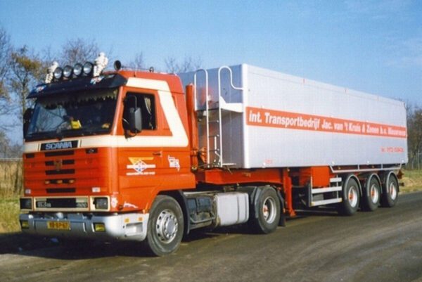 Int. Transportbedrijf Jac. van 't Kruis & Zonen b.v.; SCANIA 3 SERIES STREAMLINE 4X2 TIPPER VOLUME TRAILER - 3 AXLE