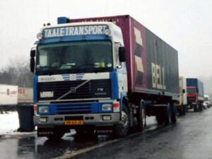 Taale Transport; VOLVO F12 GLOBETROTTER 4X2 CLASSIC CONTAINER TRAILER – 3 AXLE + 2X 20FT CONTAINER
