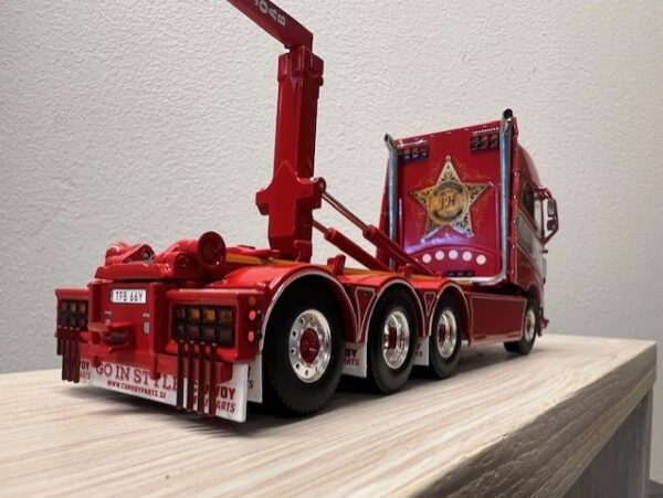 JH Entreprenad &Transport; VOLVO FH5 GLOBETROTTER 8x4 HOOKLIFT + HOOKLIFT CONTAINER ASPHALT - Bild 3