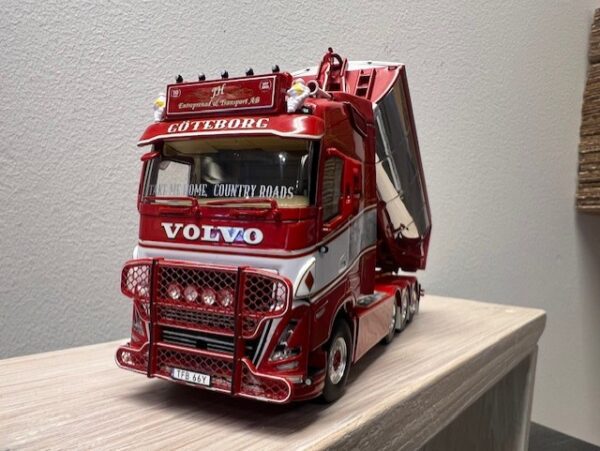 JH Entreprenad &Transport; VOLVO FH5 GLOBETROTTER 8x4 HOOKLIFT + HOOKLIFT CONTAINER ASPHALT - Bild 2
